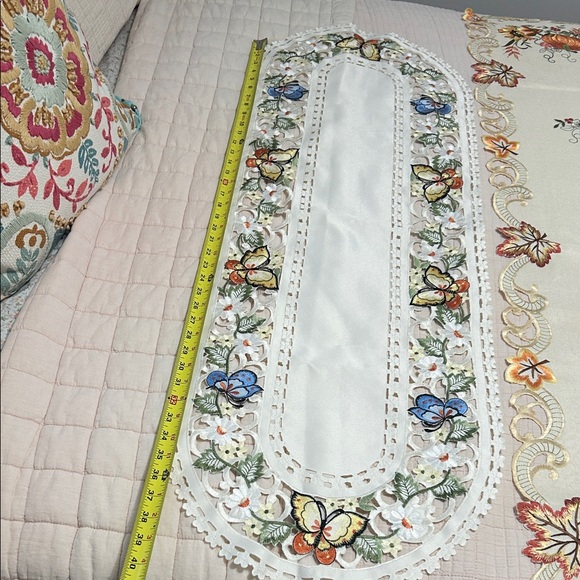 Table Runner Set - Picture 13 of 15